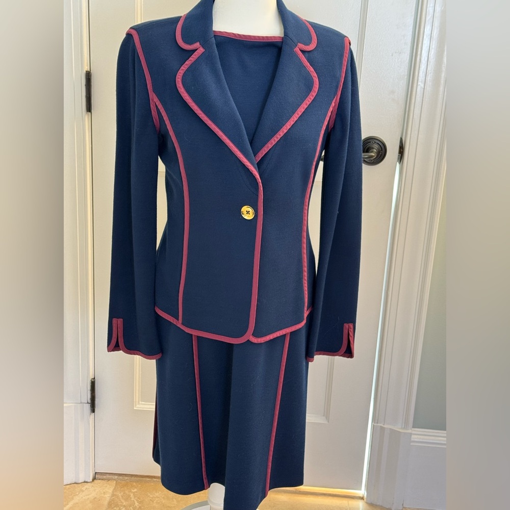 Beautiful St. John suit. Size 8 dress, zippered in back, size 6 jacket.